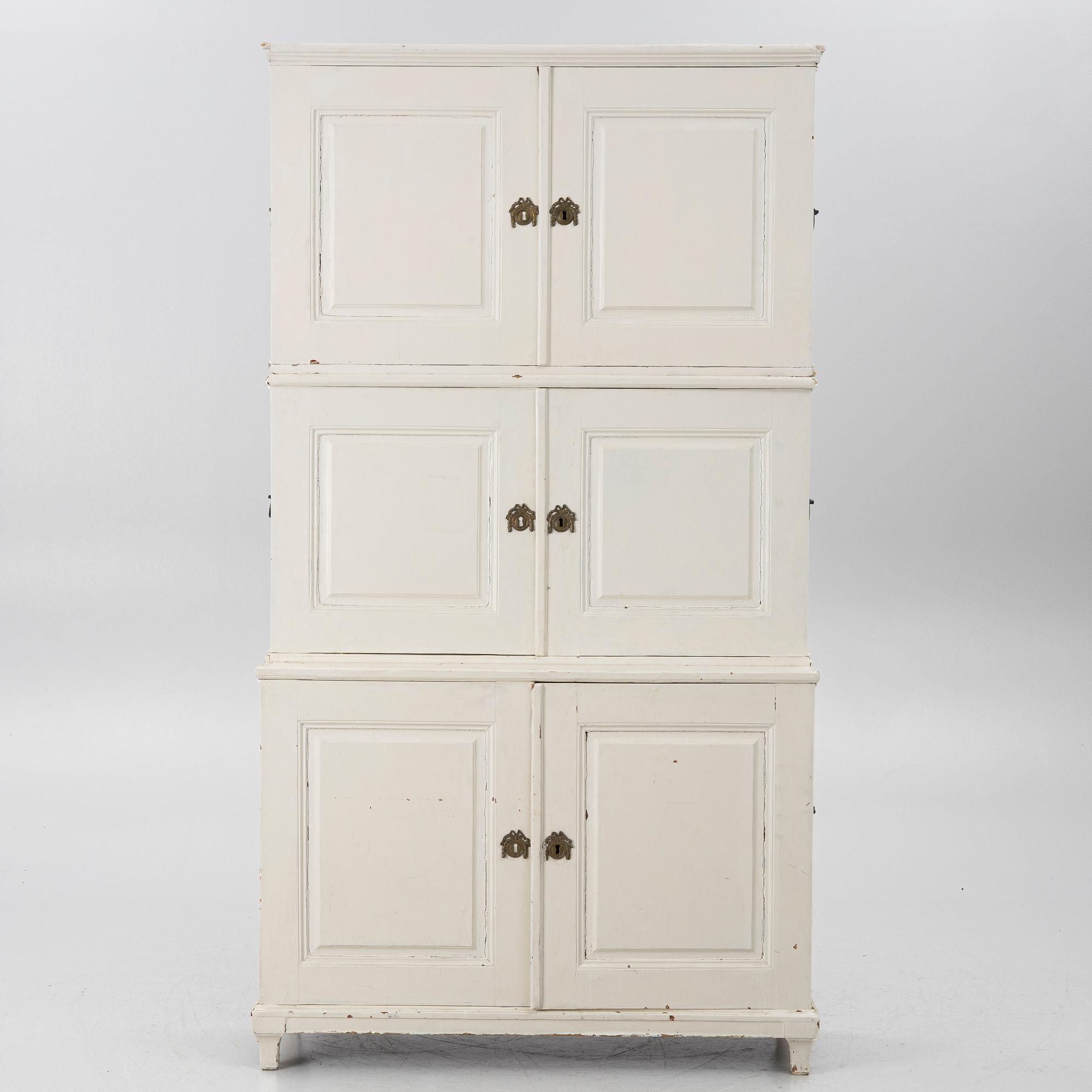 A cabinet, 18th/19th century.