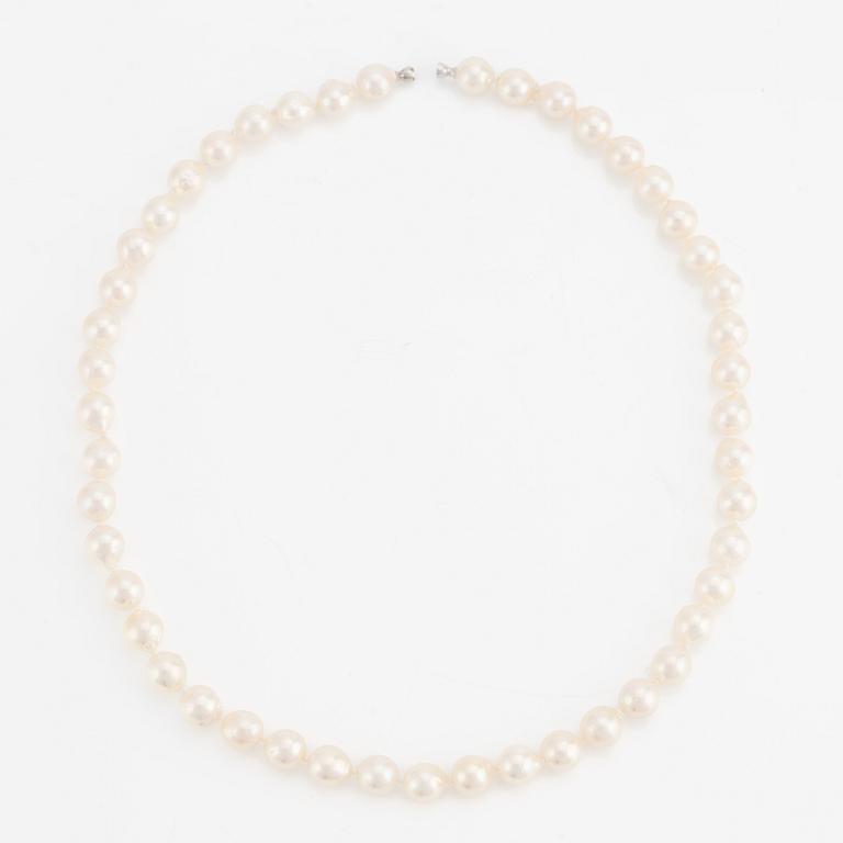 Cultured pearls necklace.