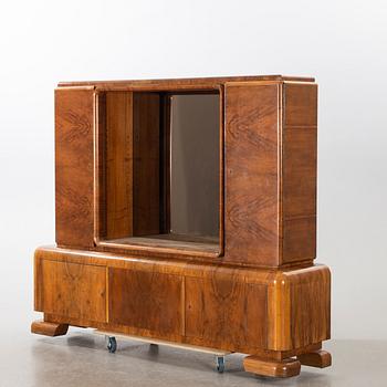 A German Art Deco cabinet from Deutsche Wohnkultur.