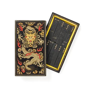 A lacquered case with a set of 9 ink cakes, late Qing dynasty.