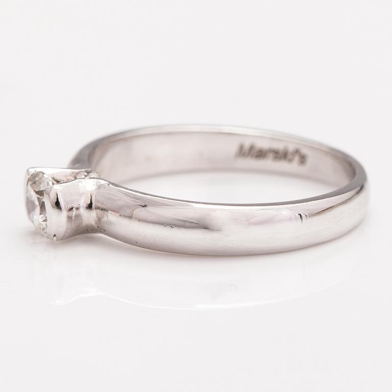 An 18K white gold ring with diamonds ca. 0.38 ct in total.