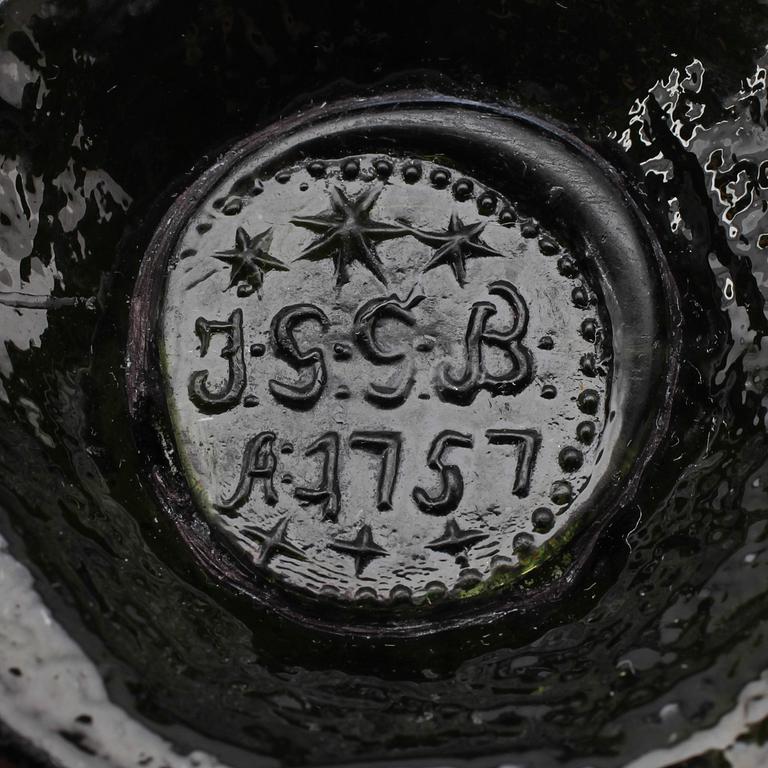 FLASKA, glas, daterad 1757.
