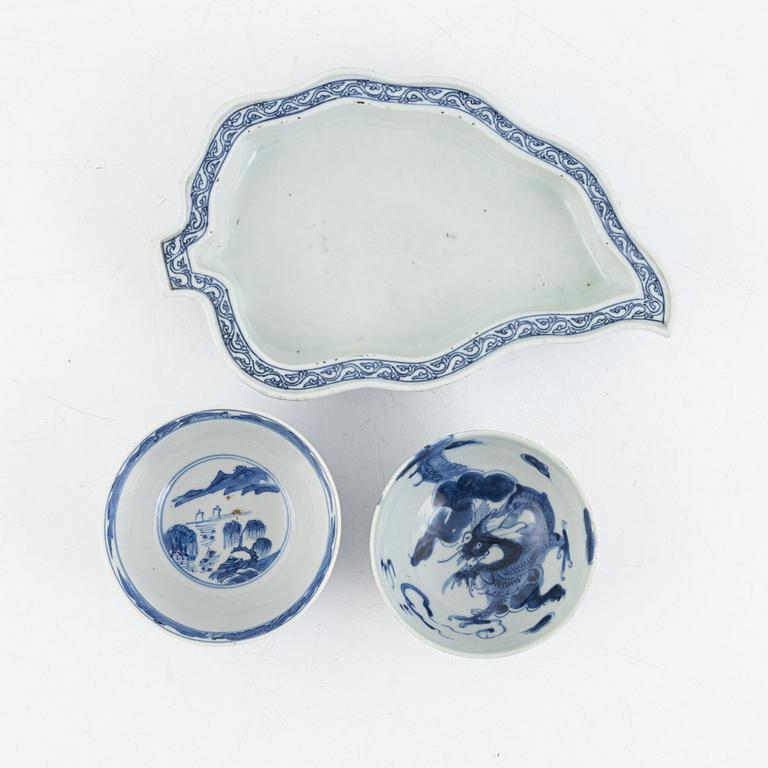 Two Chinese blue and white porcelain bowls and a dish, 19th century.