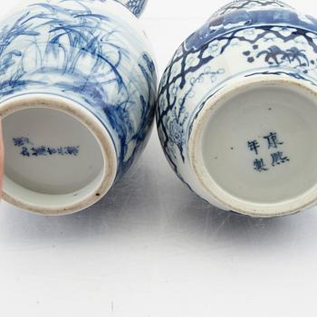 A set of two Japanese porcelain vases 20th century.