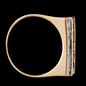 RING, 14k guld med flerfärgade safirer och briljantslipade diamanter. 2000-tal. Vikt 4,4g.