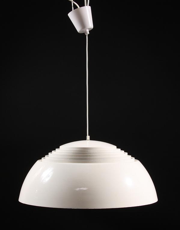 TAKLAMPA, aluminium, "AJ-pendel", Arne Jacobsen för Louis Poulsen.