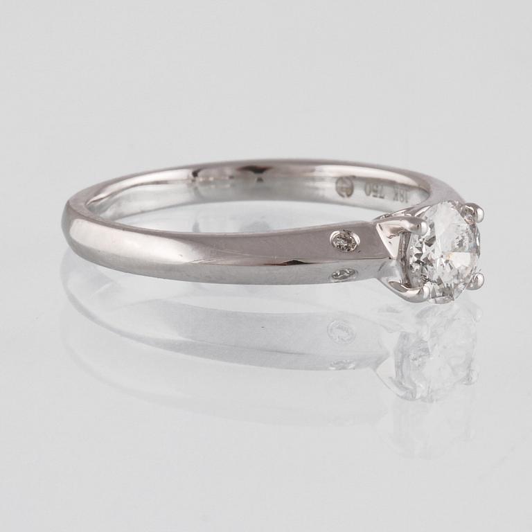 RING, 18K vitguld med briljantslipade diamanter ca 0.55 ct. Vikt 3,2 gram.