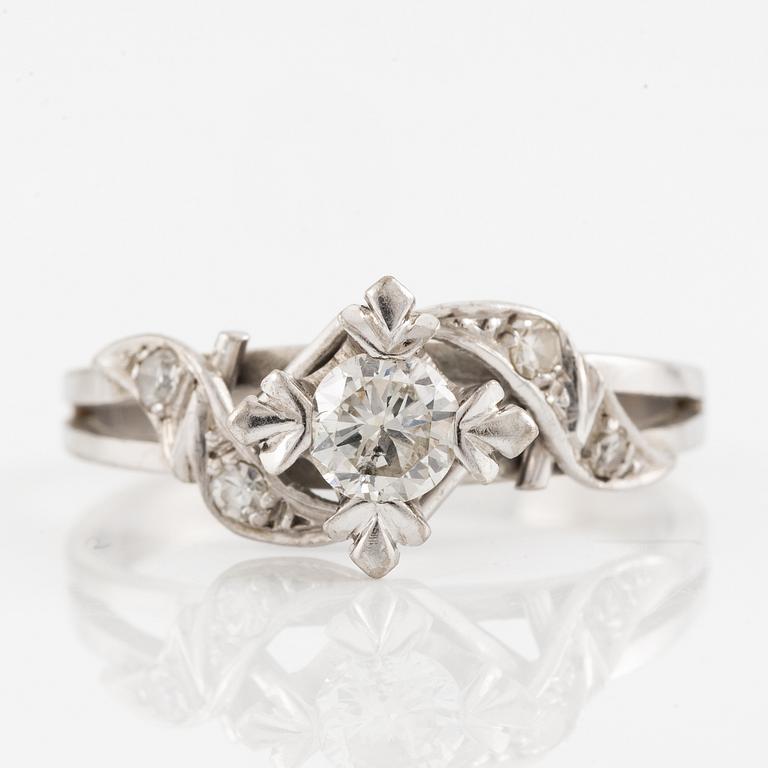 Ring, set with a brilliant-cut diamond.