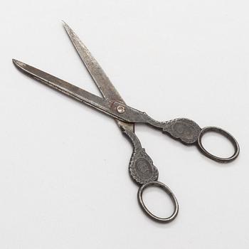 Steel scissors with the portraits of Nicholas II and Alexandra Feodorovna. Manufacturer D. Peres Solingen, Germany.