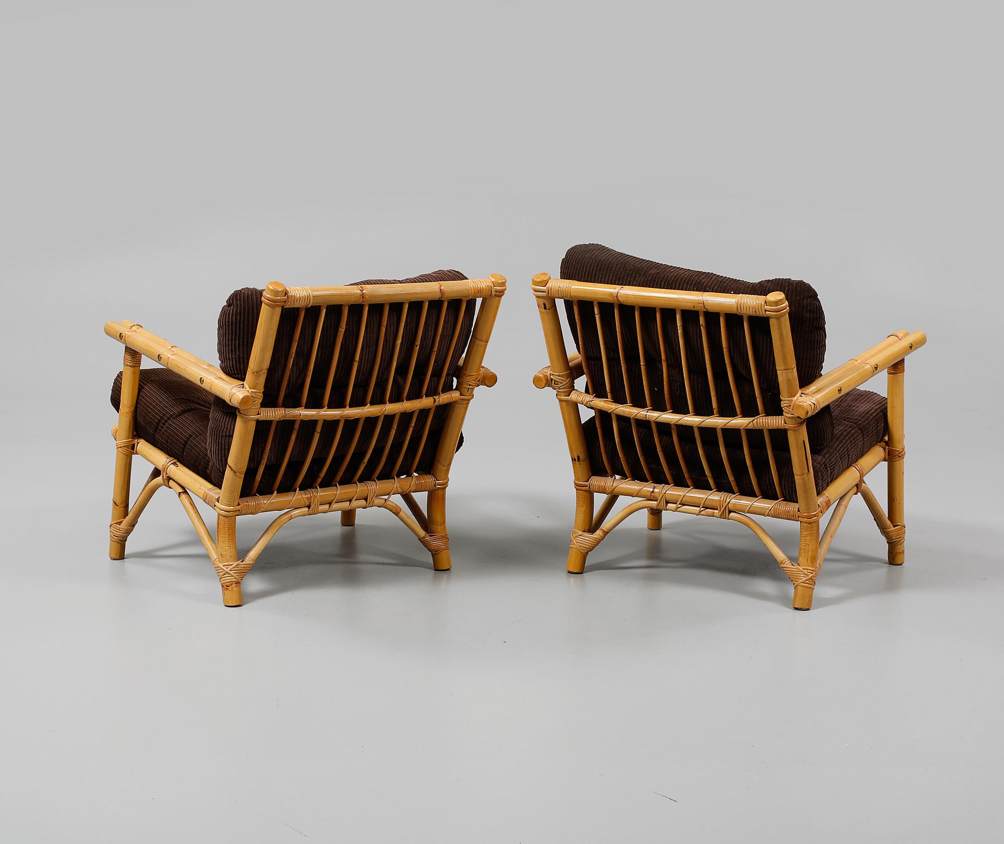 SOFFA , samt FÅTÖLJER, ett par, 1900-talets andra hälft.