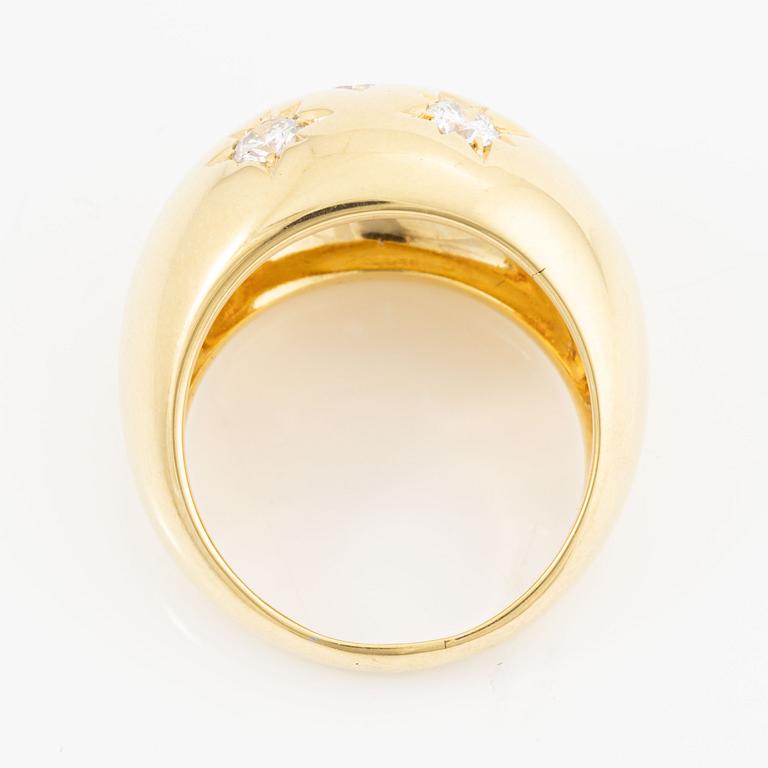 Ring, bombé ring, 18K gold with brilliant-cut diamonds.