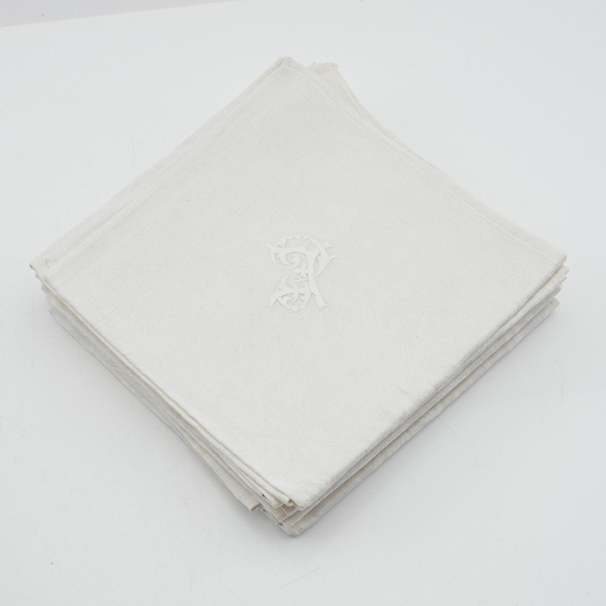 Napkins a total of 73 pcs damask various patterns first half of the 20th century.