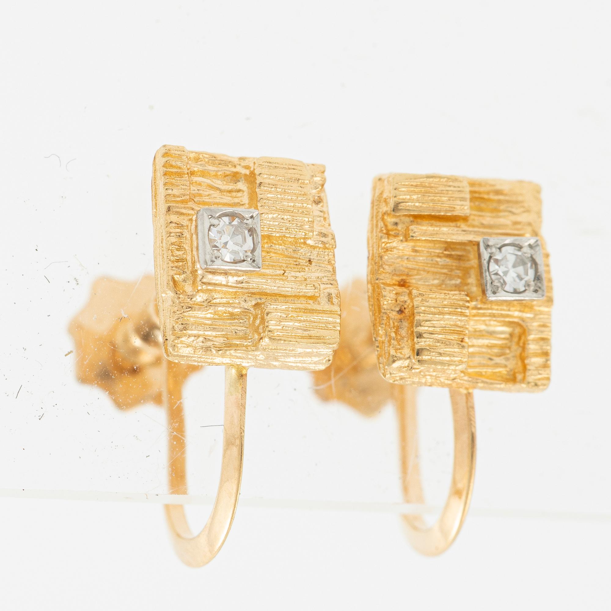 Earrings, 18K gold with octagonal-cut diamonds,