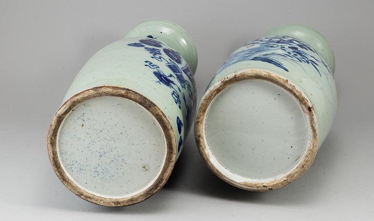 Two Chinese large blue and white porcelain floor vases, early 20th century.