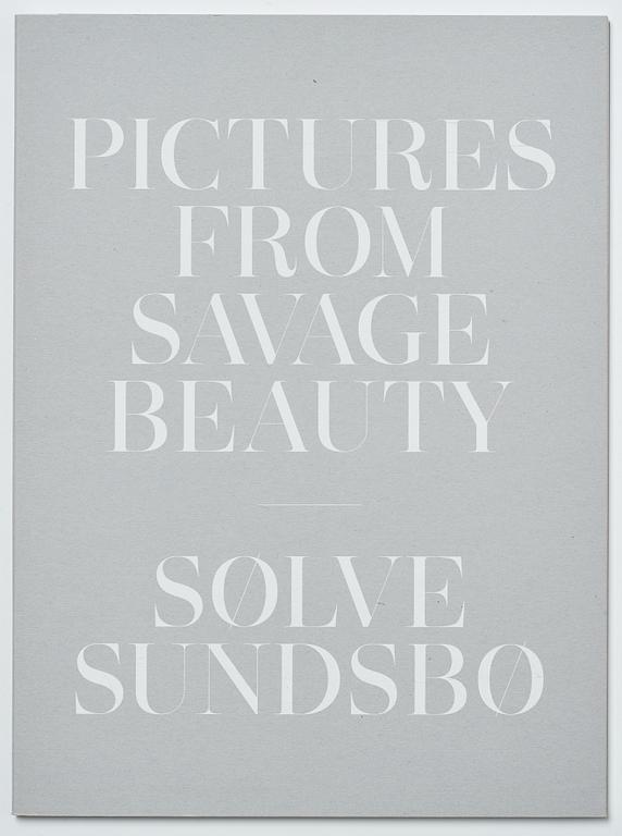 Sølve Søndsbø, bok Pictures from Savage Beauty signerad.