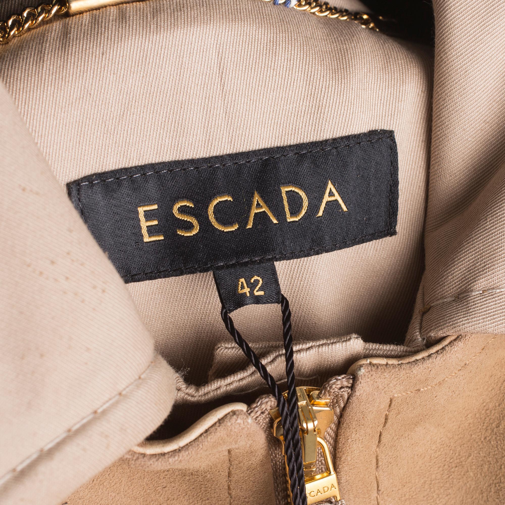 JACKA, Escada.