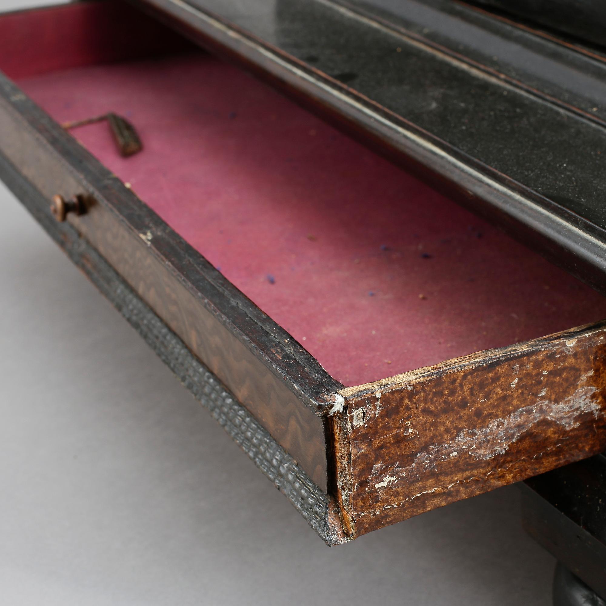 KABINETTSKÅP, barockstil, 1800-tal med äldre delar.