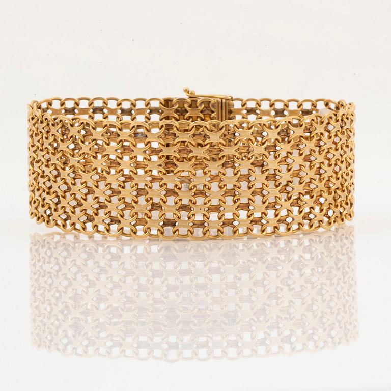 18K gold bracelet.