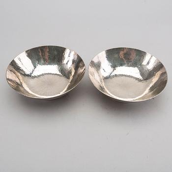 A pair of Eric Löfman silver boals, Uppsala 1982. Total weight app 560 grams.