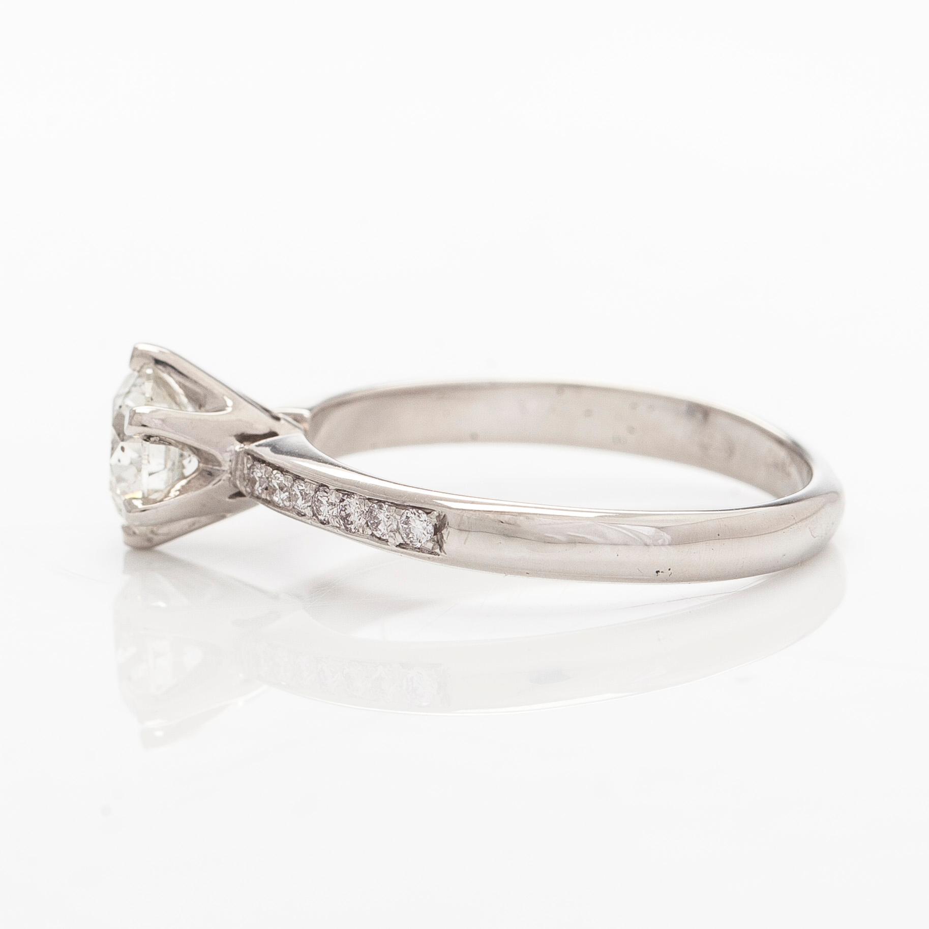 Ring, 14K vitguld med briljantslipade diamanter.