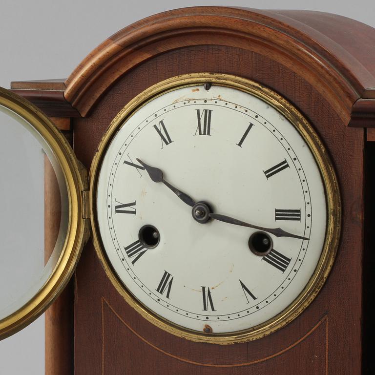 BORDSUR, 1900-talets första hälft.