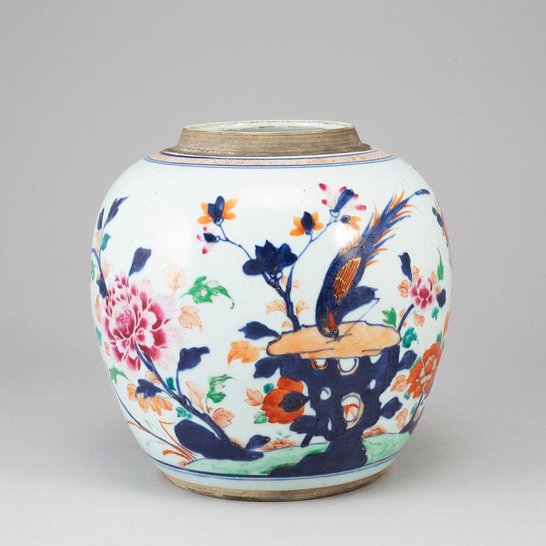 A famille rose jar, Qing dynasty, Qianlong (1736-95).