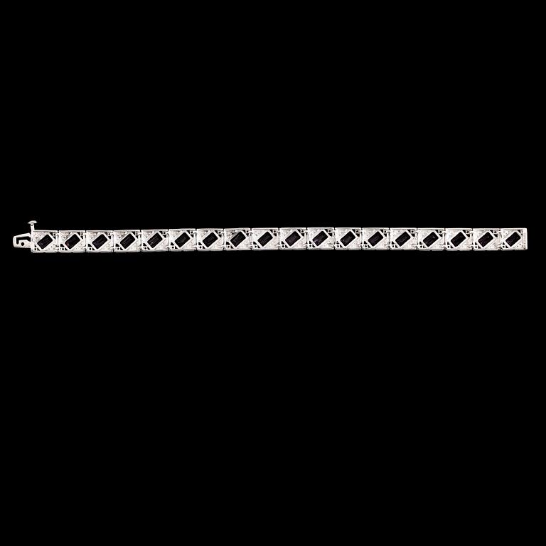 ARMBAND, sterlingsilver, ametister tot ca 21.00 ct, vita topaser tot ca 1.00 ct.