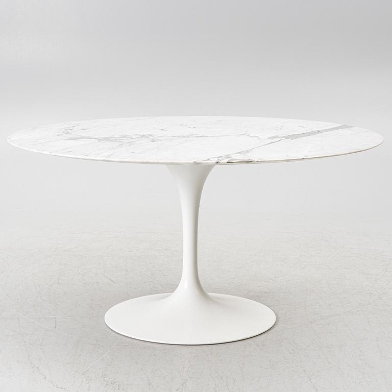 Eero Saarinen, a 'Tulip' dining table.