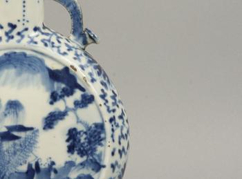 PILGRIMSKRUS, ett par, porslin, Kina, 1800-tal.