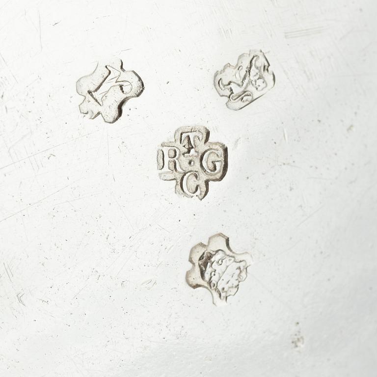 Richard Gurney & Co, dryckeskanna/presentationstrofé med lock, silver, London 1752.