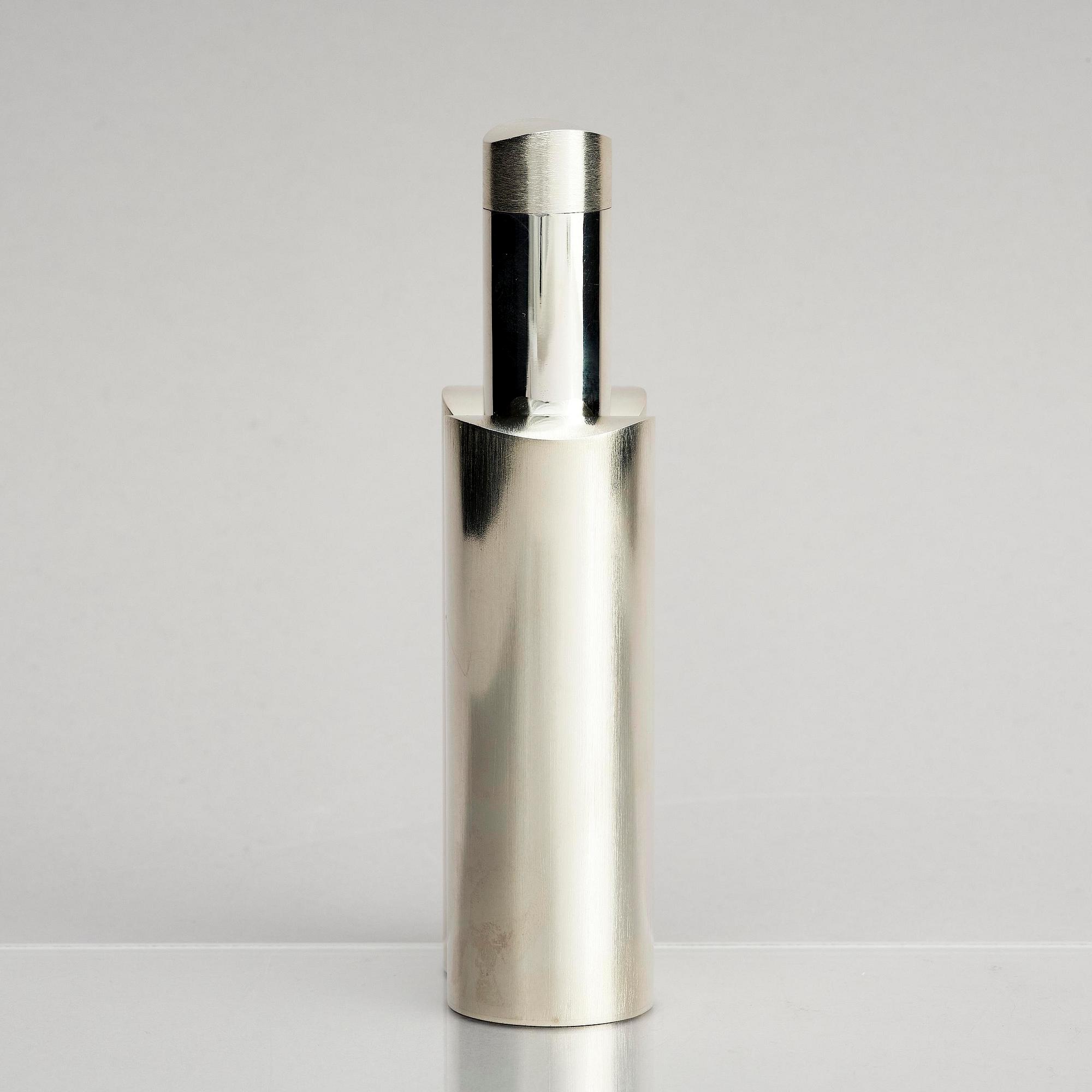 a sterling silver bottle with lid, Stockholm 2003.