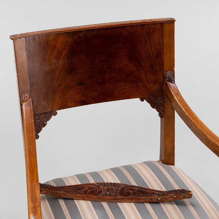 Karmstolar, ett par, empire, Ryssland/Baltikum, 1800-talets första hälft.