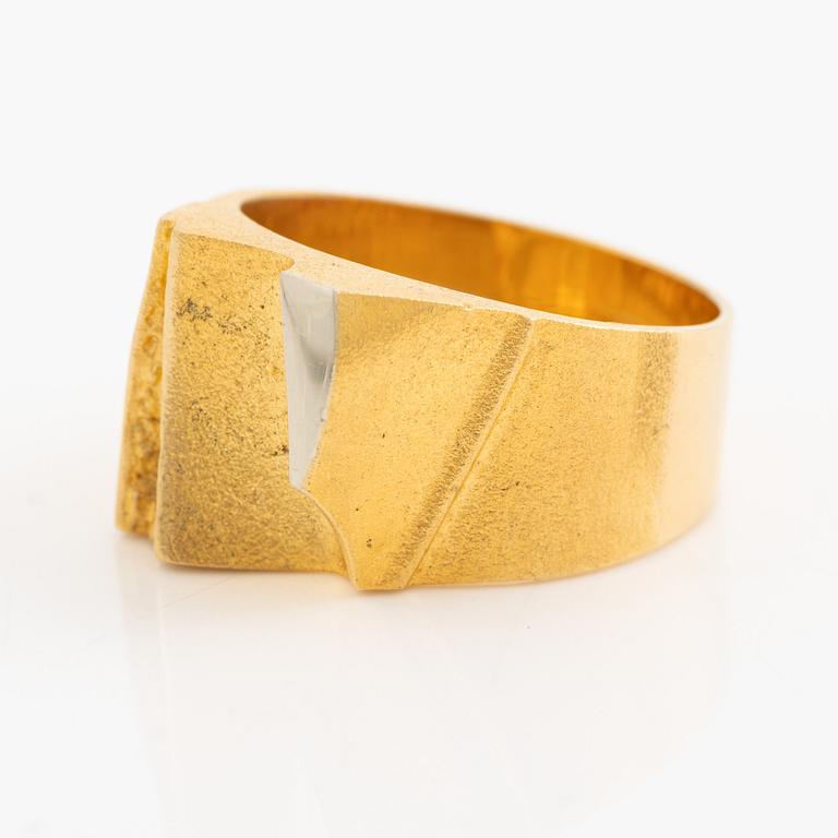 Björn Weckström, en ring, 18K guld och platina, Finland 1979. För Lapponia.