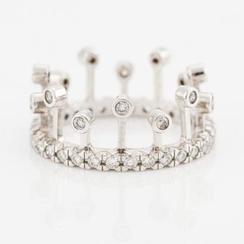 Ring in the shape of a crown, white gold with brilliant-cut diamonds.