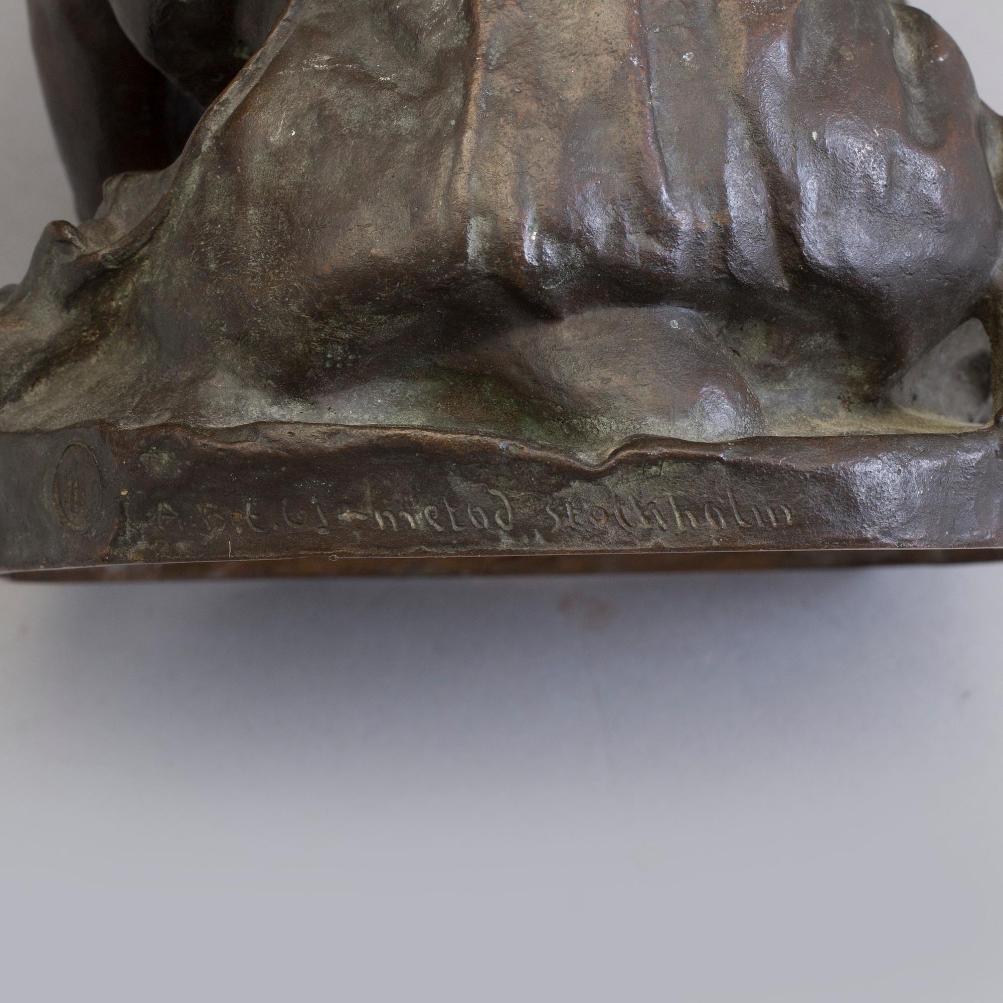 CHRISTIAN ERIKSSON, SKULPTUR, mörkpatinerad brons. Sittande same, signerad 1902.