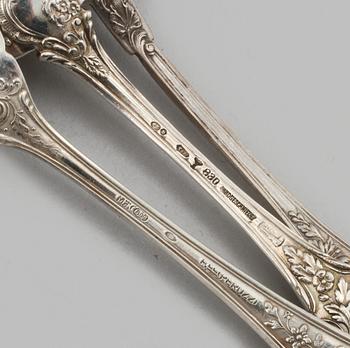 TESKEDAR, 11 st, BULJONGSKEDAR, 6 st, samt TÅRTGAFFLAR, 6 st, silver, 1900-talets början, vikt 600 g.