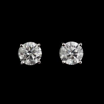 ÖRHÄNGEN, 1 par, 18 k vitguld, briljantslipade diamanter totalt 1.56 ct.