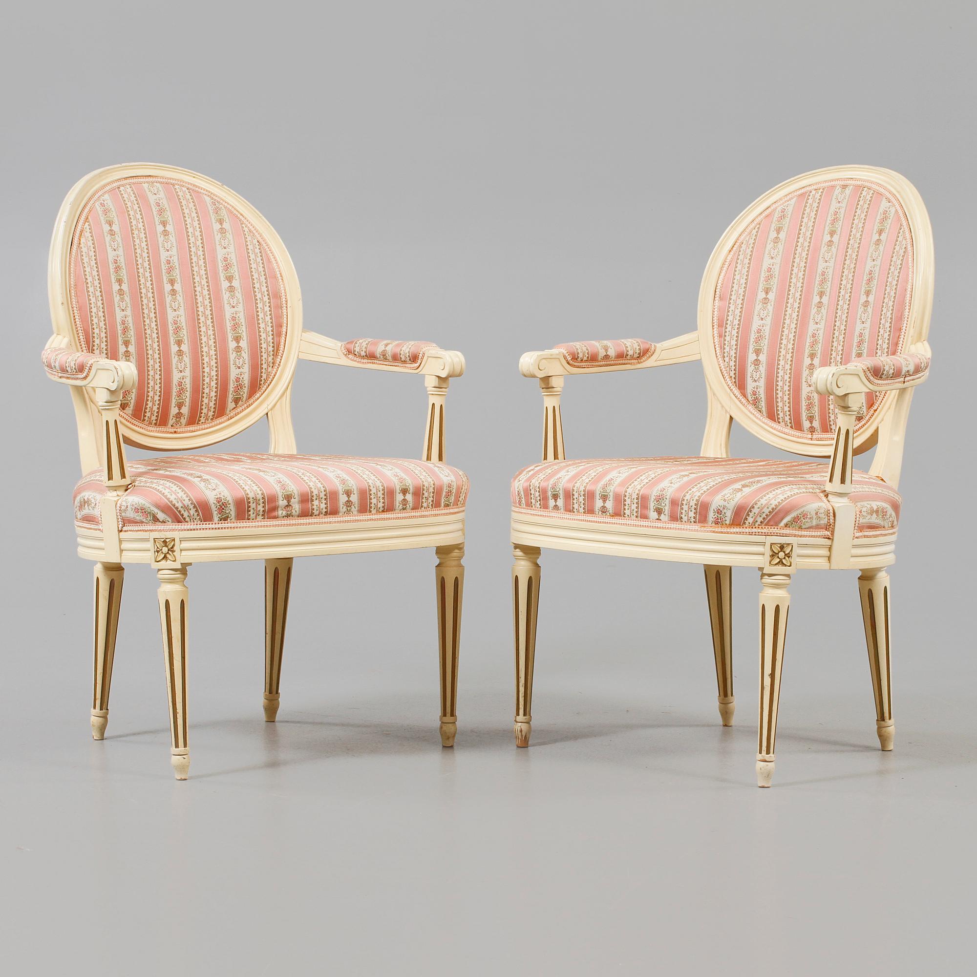 KARMSTOLAR, ett par, gustaviansk stil, 1900-tal.