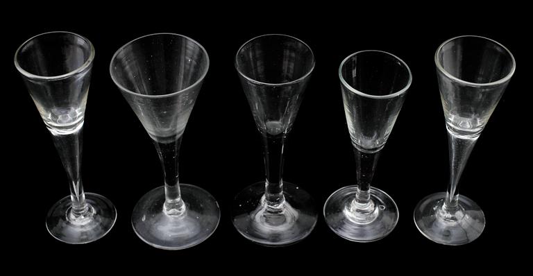 VINGLAS, 5 st snarlika, 1700-/1800-tal.