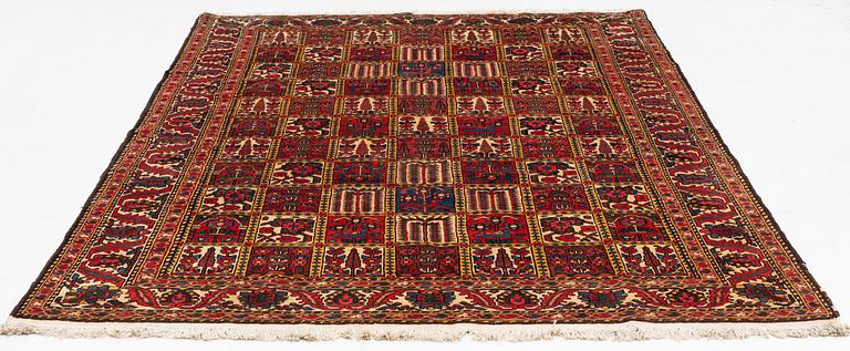 A Chahar Mahal Va Bakhtiari carpet, semi antique, c. 306 x 220 cm.