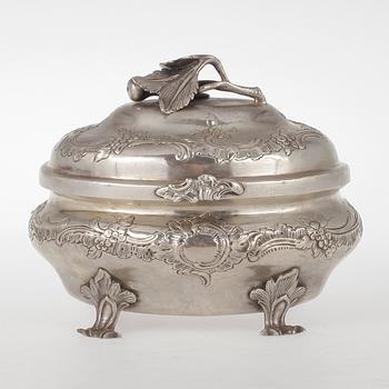 SOCKERSKRIN, silver, nyrokoko, sannolikt Tyskland, 1800-talets andra hälft. Vikt ca 330 gram.