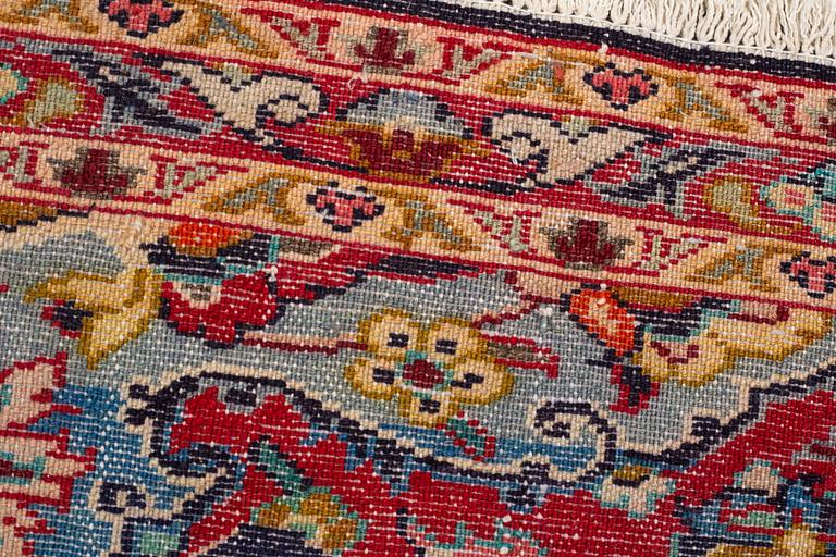 Carpet, western persia, ca 307 x 220 cm.
