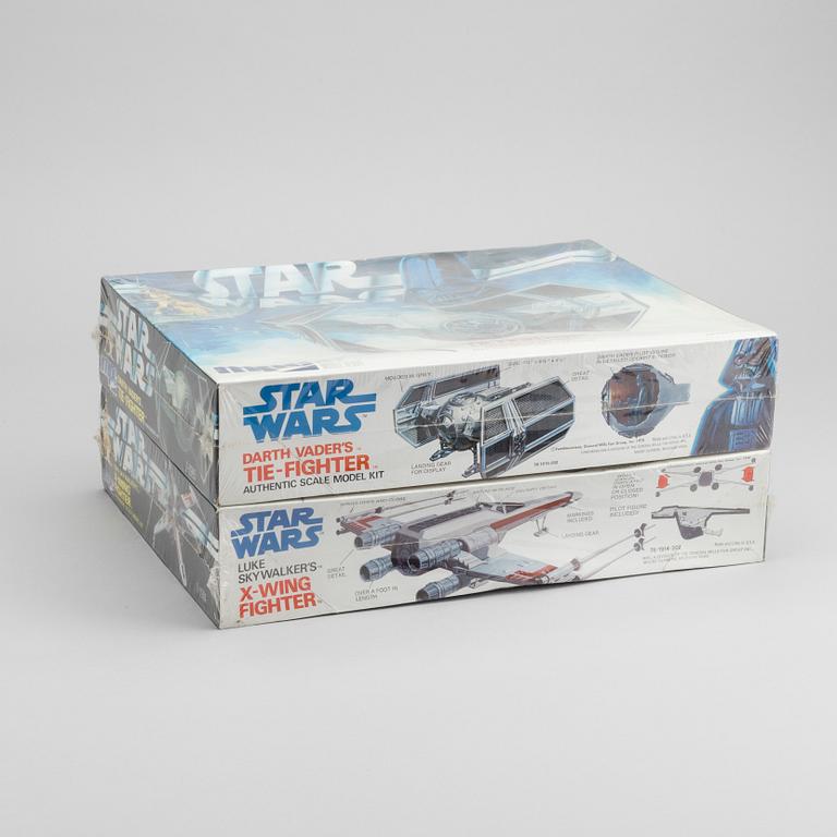 STAR WARS,two  authentic scale model kit, Darth Vader Tie Fighter och Luke Skywalker X-ving Fighther, 1977.