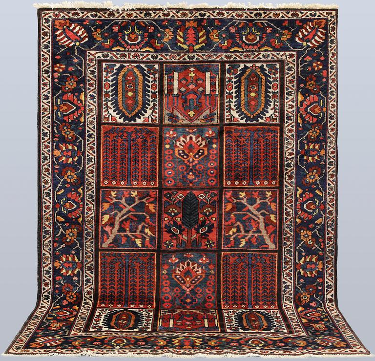 A semi-antique Bakhtiari rug, c. 215 x 152 cm.