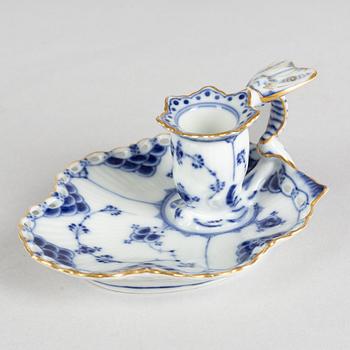 Nattljusstake, porslin, Royal Copenhagen, "Musselmalet", modell 1010, 1893-1900.