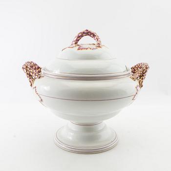 Tureen with lid early 20th century porcelain.
