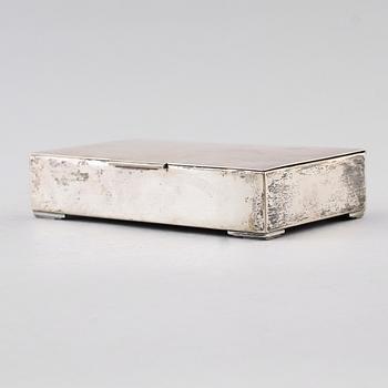 CIGARETTETUI, silver, 1930-tal. Vikt med inredning ca 407 g.