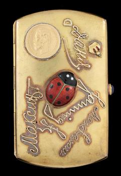 CIGARETTETUI, 14k guld med gammalslipade diamanter tot ca0,24ct, safirer och rubiner. 1930-tal. Vikt 65g.
