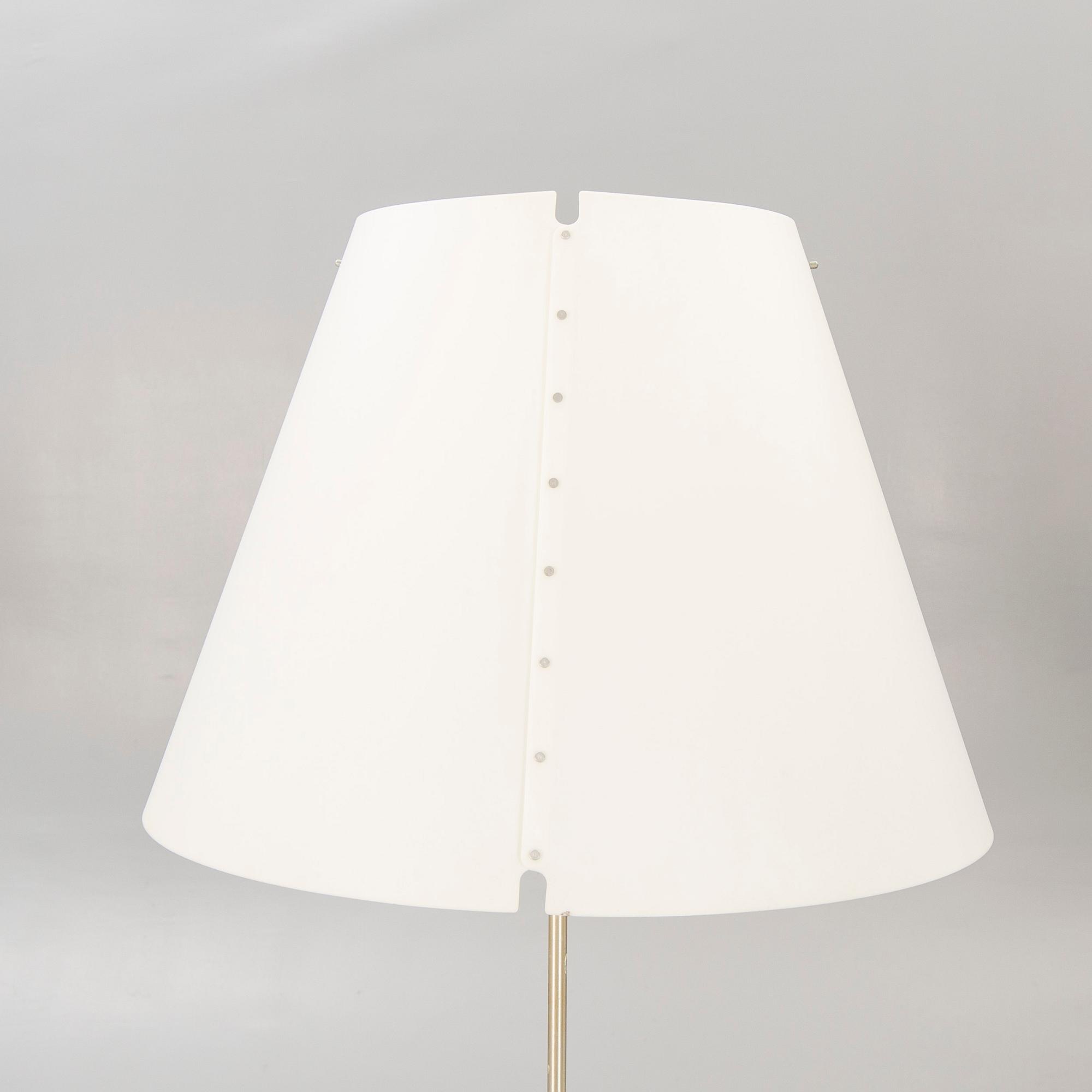 Paolo Rizzatto, golvlampor 2 st "Constanza" för Luceplan Italien formgiven 1986.