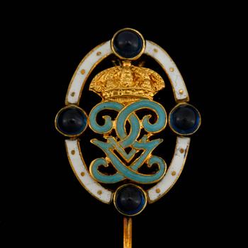 KRAVATTNÅL, 18k guld med Gustav V:s monogram, CG Hallberg, Stockholm, 1943.